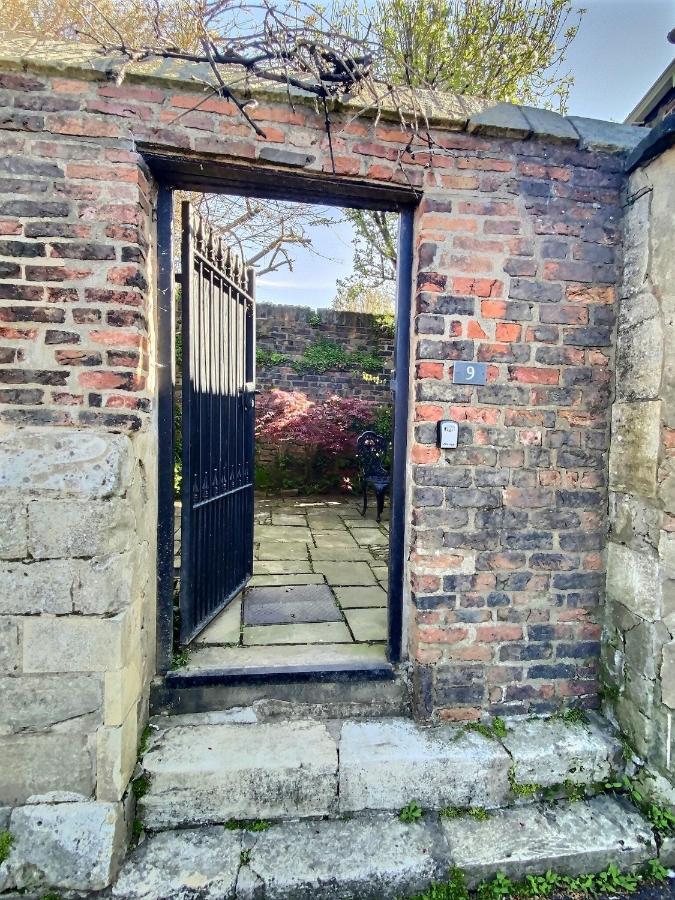 The Davey Tower, Medieval Riverside House York Exterior foto